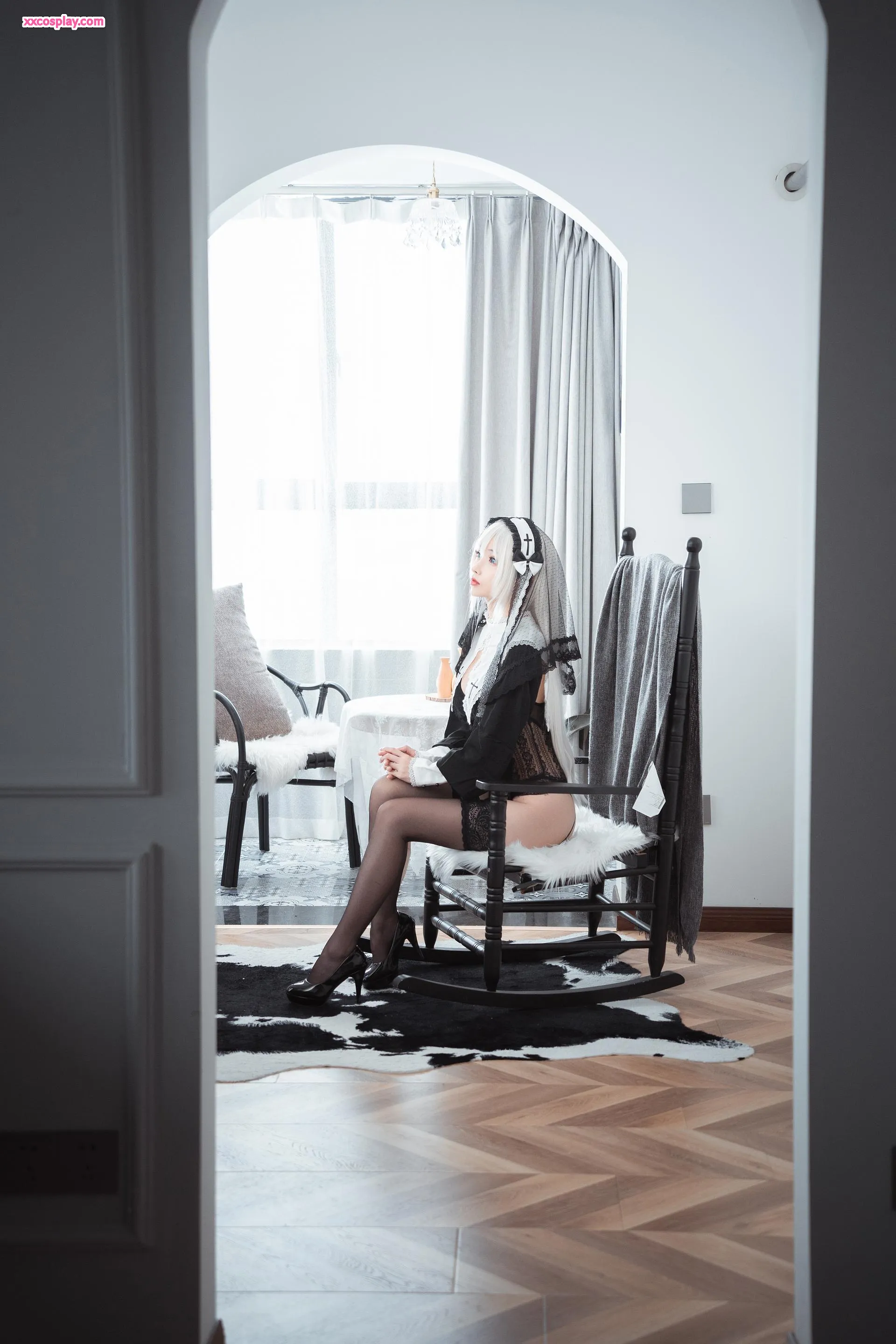 Rioko Liangliangzi - Part-Time Nun Bunny Girl